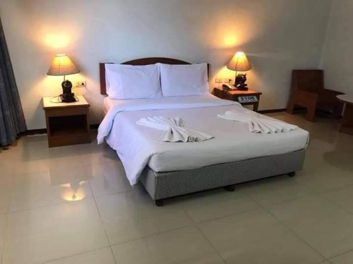 Vatchara Northgate Hotel 나콘사완 외부 사진