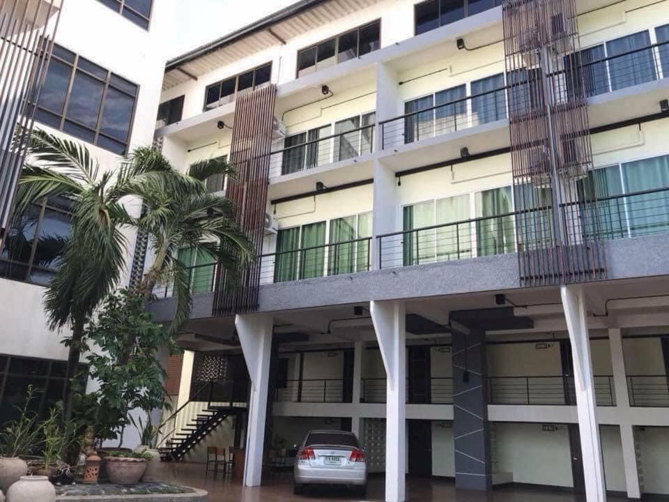 Vatchara Northgate Hotel 나콘사완 외부 사진